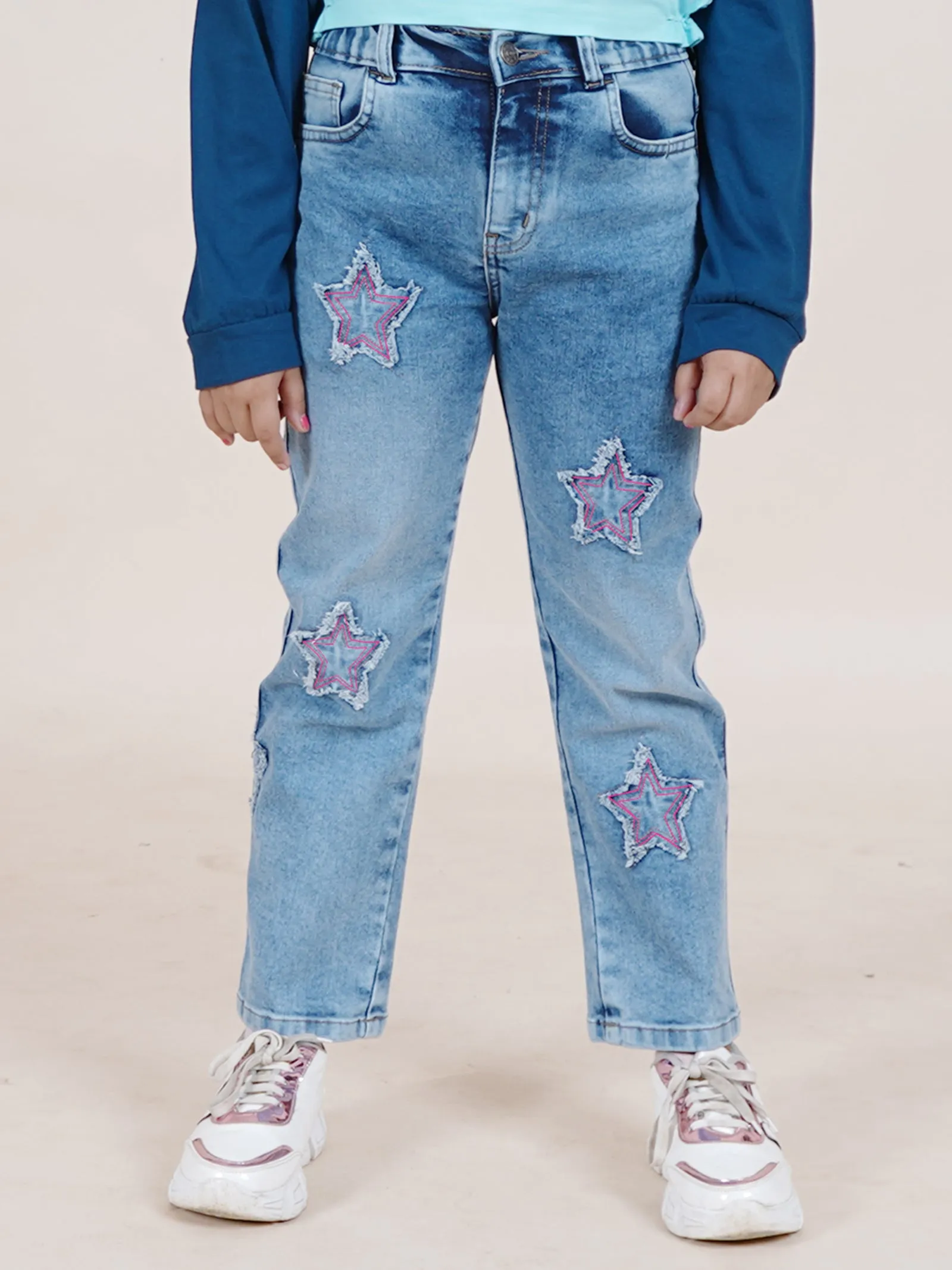 Girls Full Length Frayed Star Patch Washed Denim Jeans With Elasticated Waistband