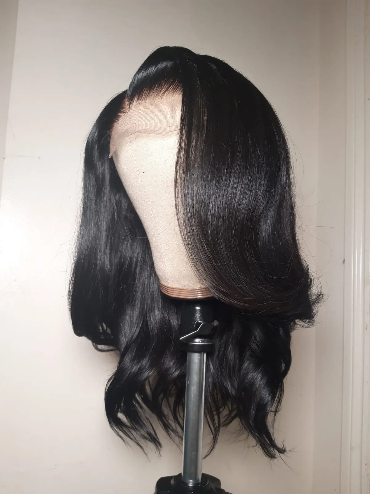 Vicky - 16" Black Layered wig