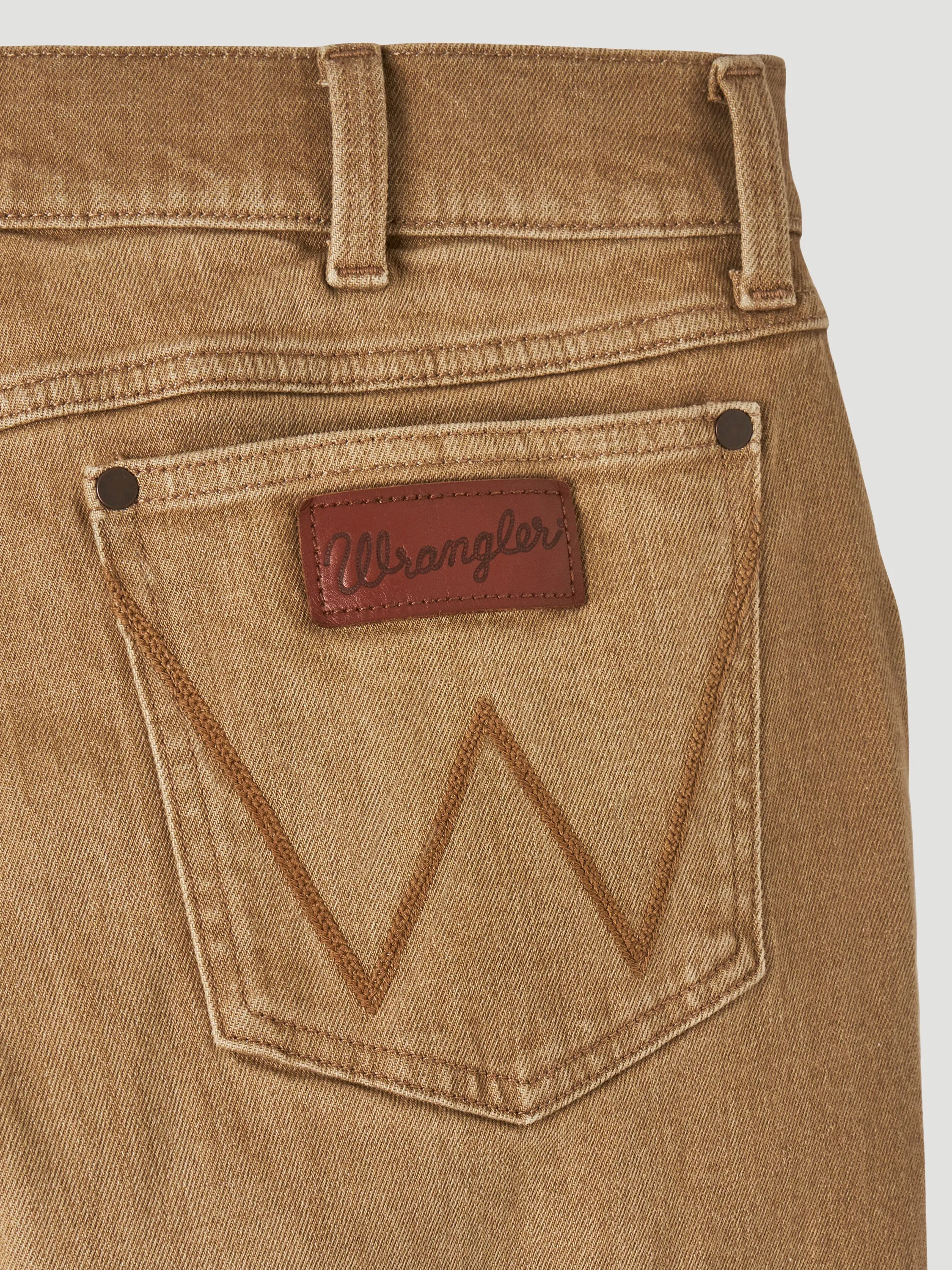 Wrangler Men's Saddle Color Washed Retro Slim Straight Jean